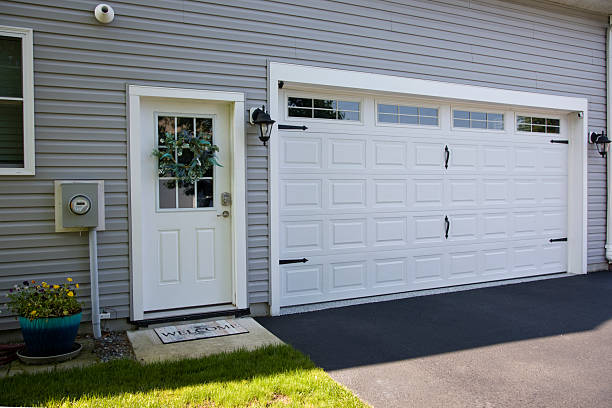 24/7 Emergency Garage Door Panel Replacement experts in North Springfield, VA